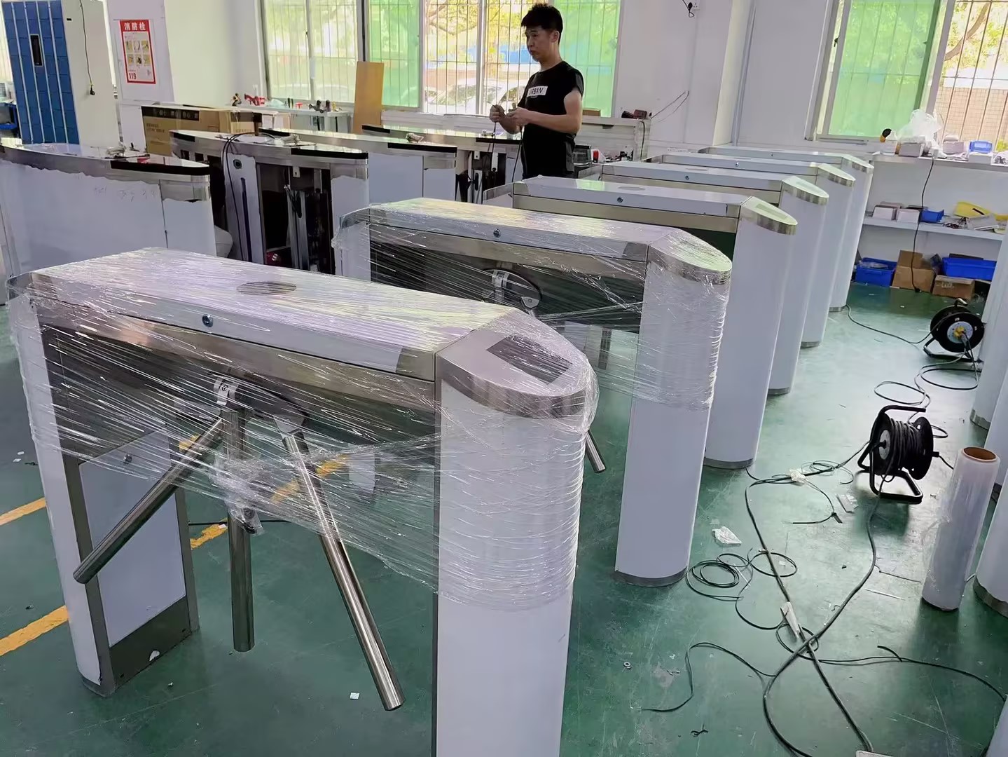 平頂山某政府機關人（rén）臉通道閘生產中