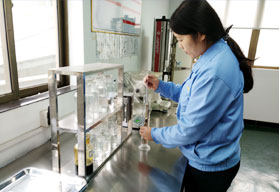 涌（yǒng）永硅（guī）橡胶实（shí）验室（shì）